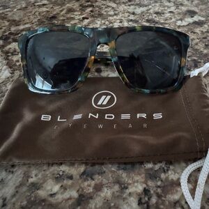 Women’s Blenders Sunglasses